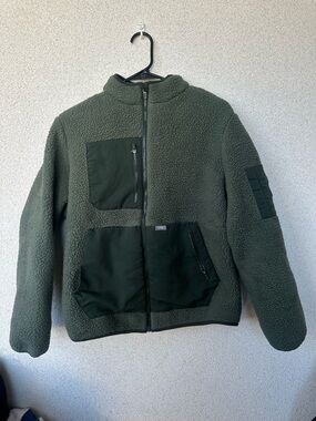 FIGS On-Shift Sherpa Jacket, Olive Green EUC, Size Large